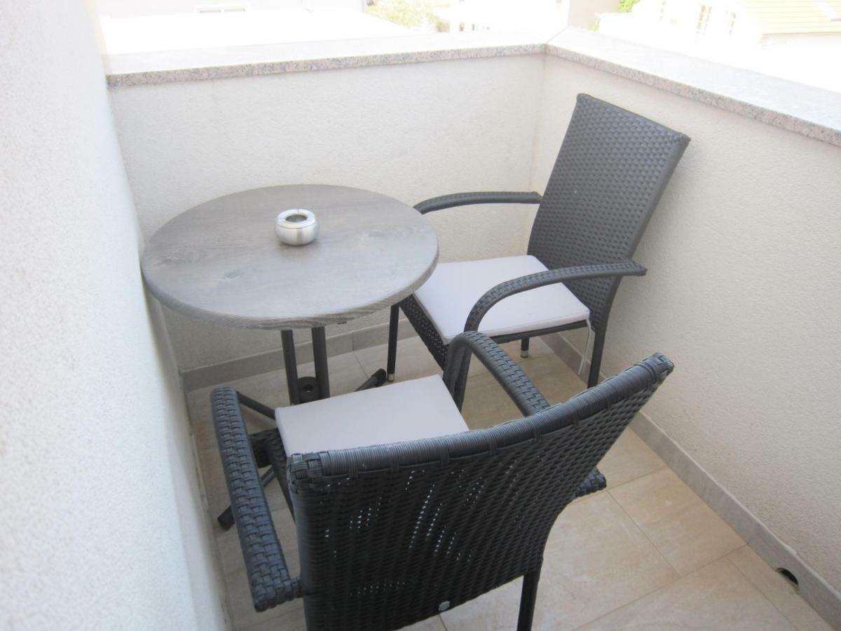 M&B Guest House Srima Exterior photo