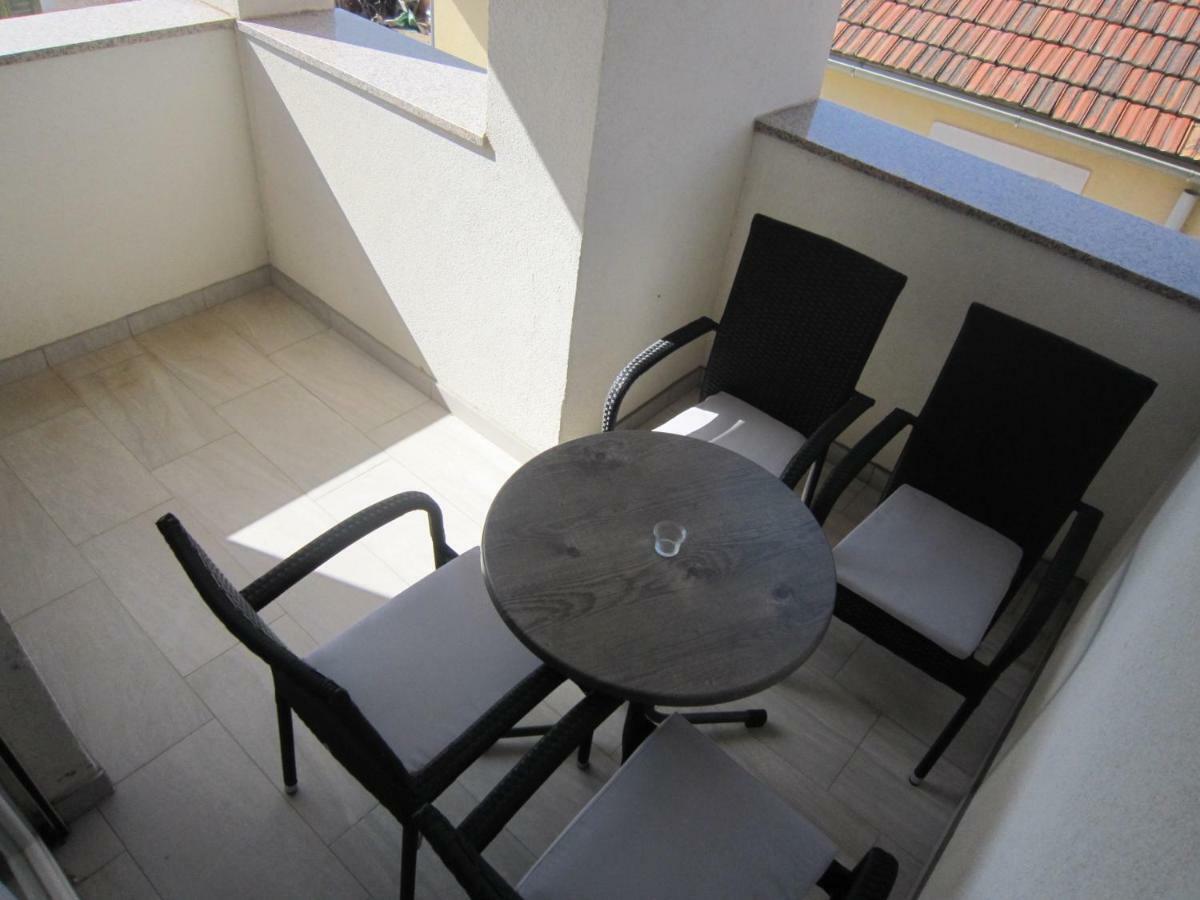 M&B Guest House Srima Exterior photo